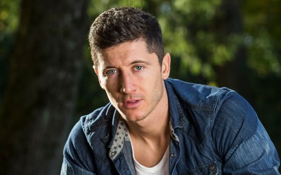 幻影体育独家-内马尔与队友开玩笑